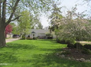 45258 Deneweth Rd, Macomb, MI 48042