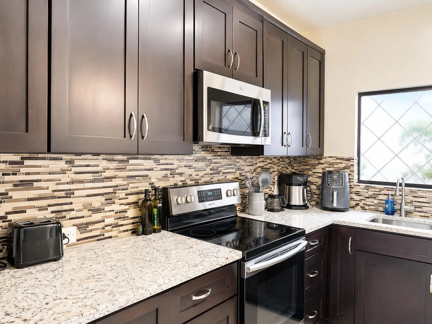 2 bed, $3,200 — Photo 3