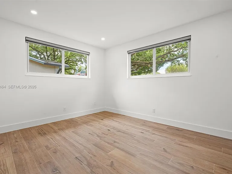 5421 Buchanan St — Photo 32