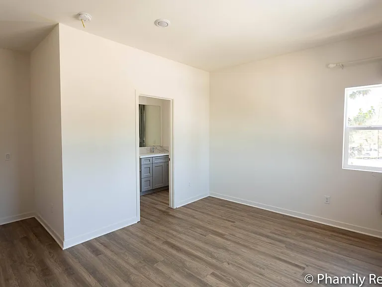 138 Glendora Ave #10 — Photo 9
