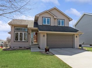 4776 Hawthorne Dr, West Des Moines, IA 50265