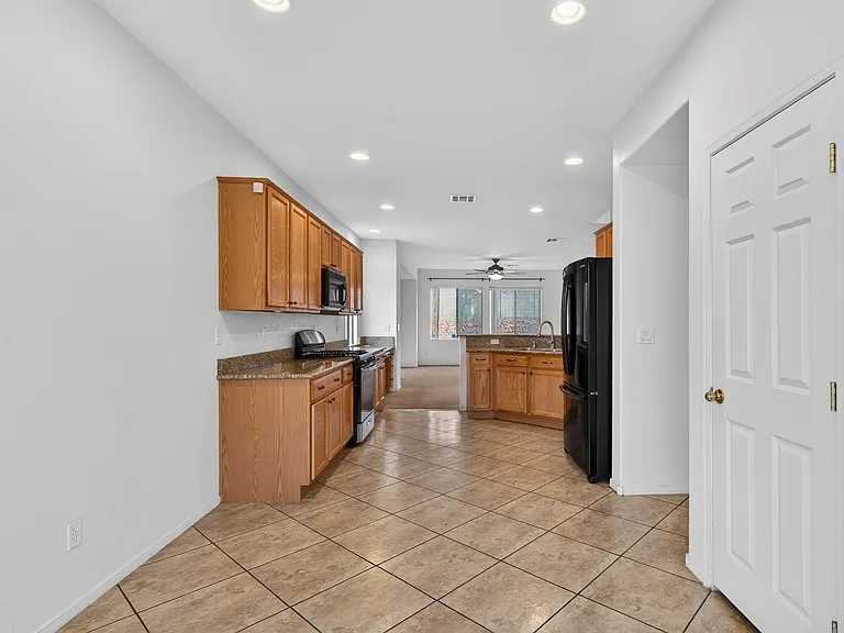1704 Patrick Thomas Ct — Photo 7