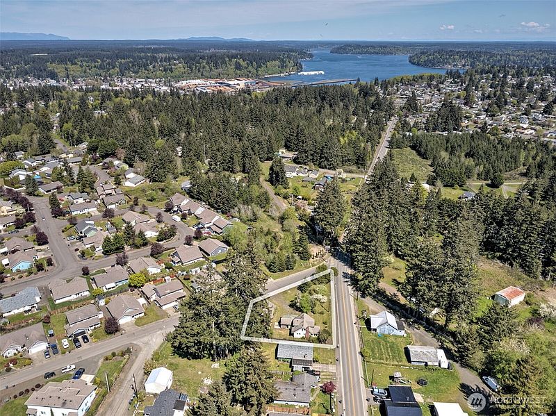 3rd image of 2005 Lake Boulevard