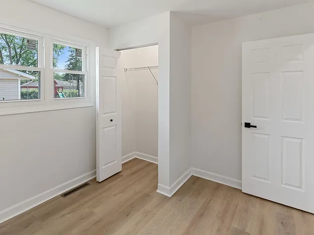 329 Marion Ct — Photo 17