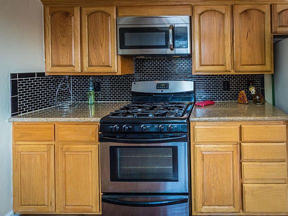 4th image of 727 Aspen Dr