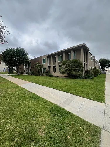 508 S Victoria Ave Photo 1