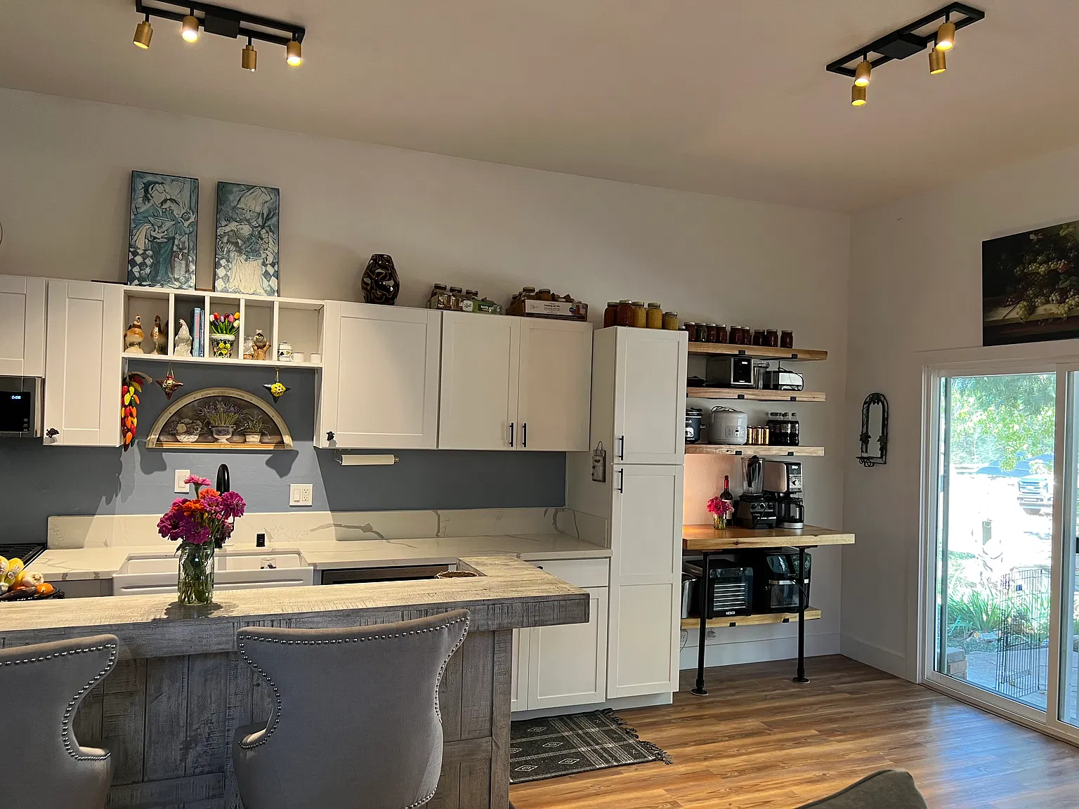 1 bed, 880 sqft, $1,750 — Photo 2