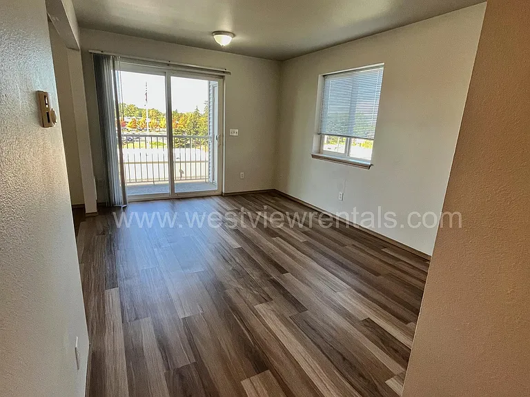 135-139 Prince Ave — Photo 295