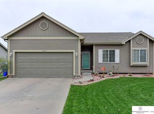7208 Peters St, La Vista, NE 68128