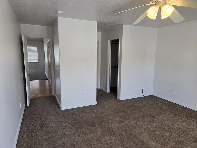 212 W Lyman Ln — Photo 22