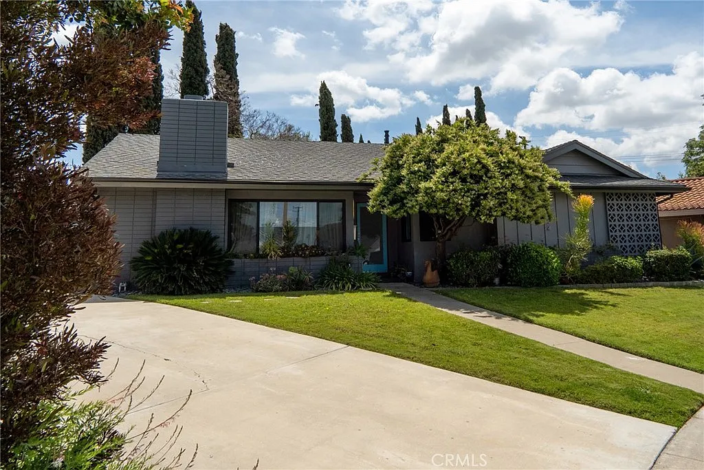 3 bed, 1720 sqft, $5,550 — Photo 2