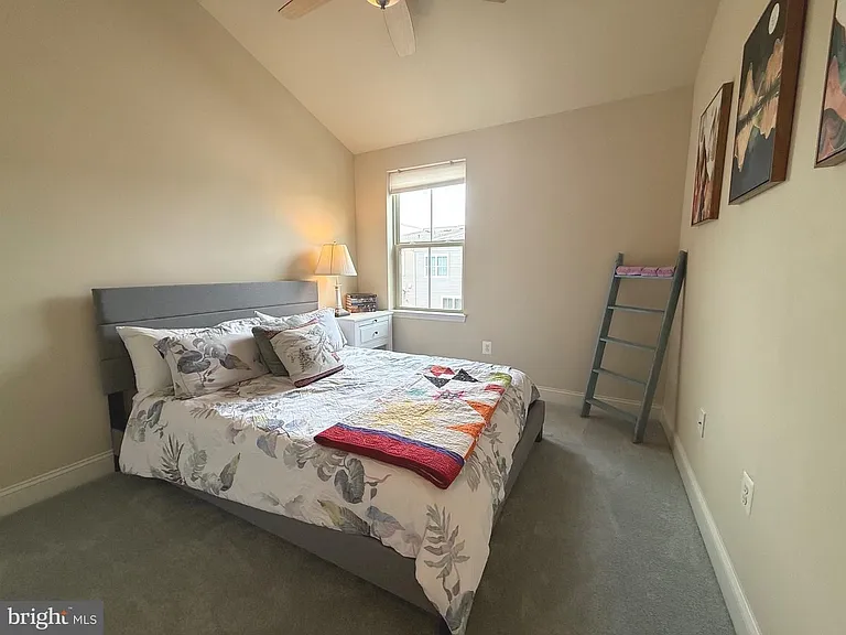 104 Vanguard Ln — Photo 7