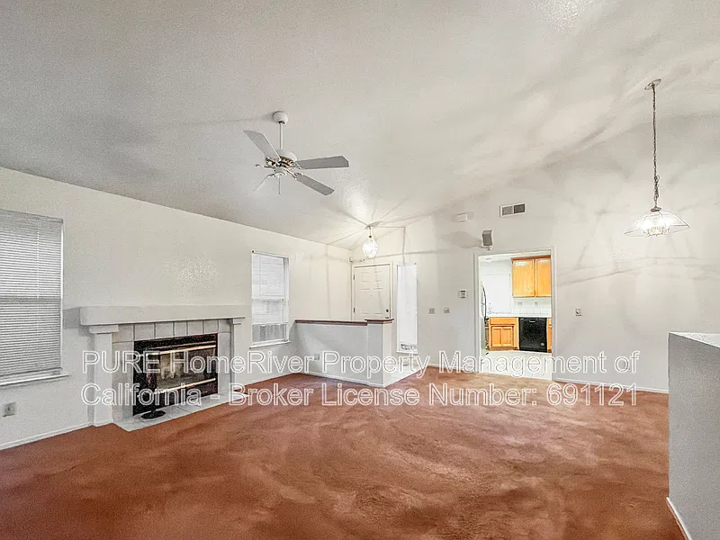 3 bed, 2.0 bath, 1000 sqft, $2,400 — Photo 4
