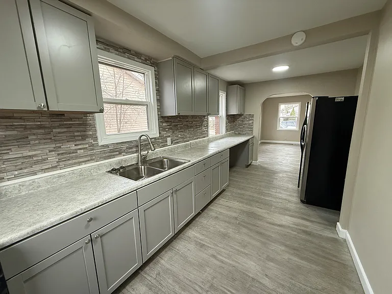 1123 Island Ave — Photo 3