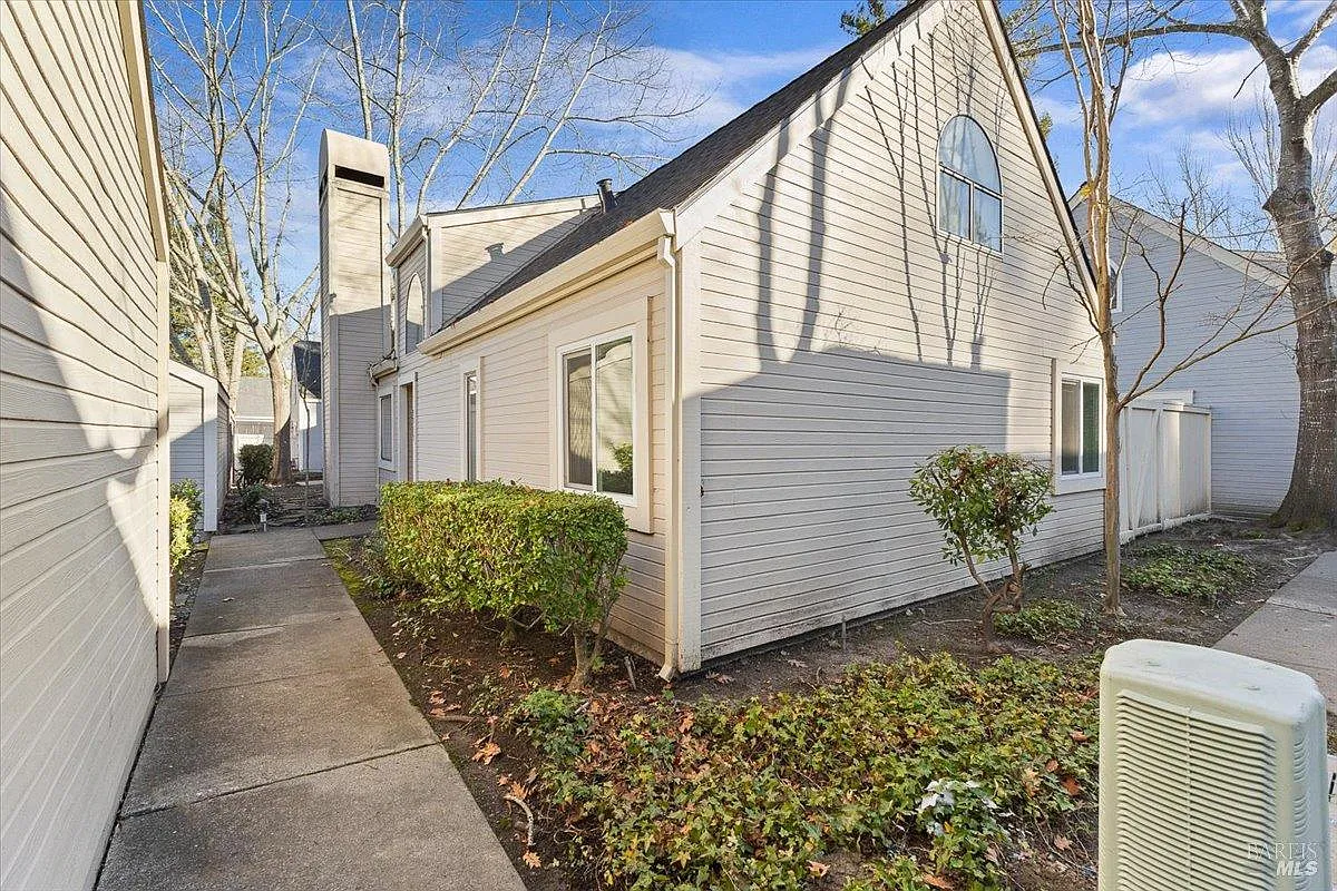 3313 Yulupa Avenue photo 1