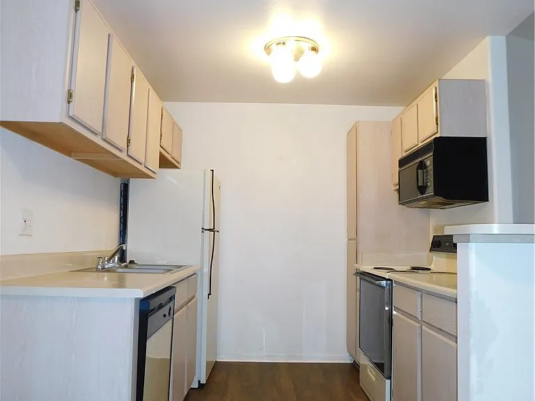 5221 Lindell Rd #202 — Photo 16