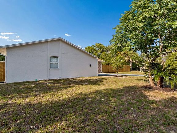 5th image of 9015 Forest Oaks Blvd