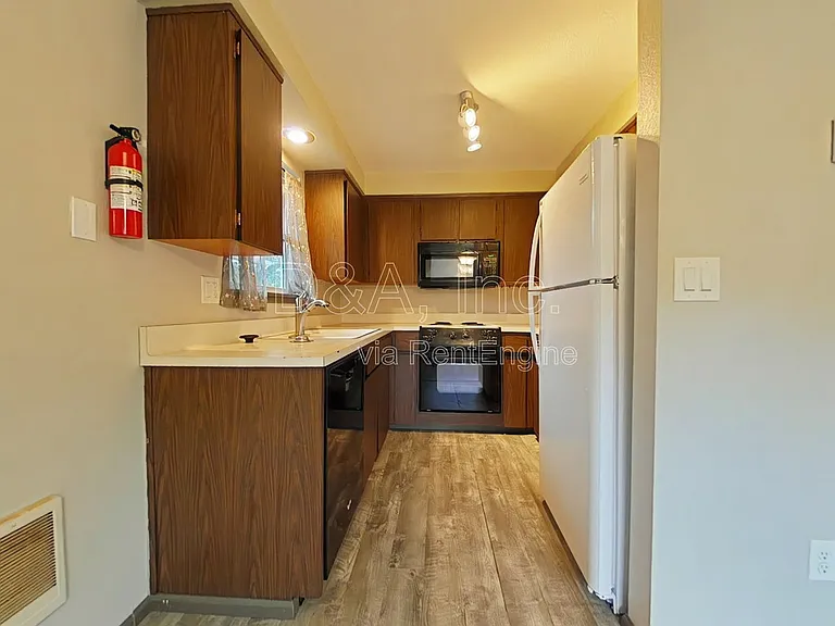 1637 NW Kings Blvd — Photo 4