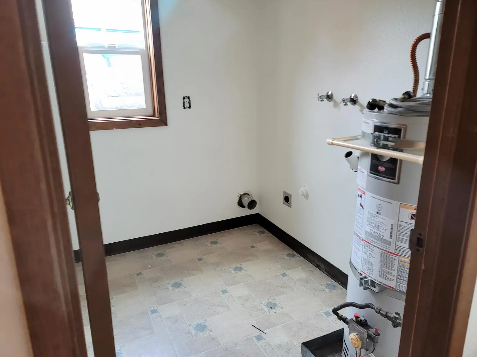 3 bed, 1200 sqft, $2,100 — Photo 3