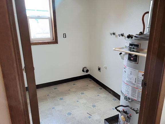 laundry room with washer and dryer hookups