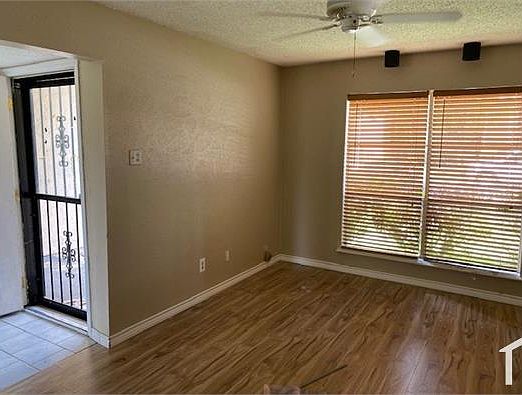 1st image of 327 Arborview Dr