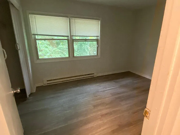 W.R. Cropper Apartments — Photo 15
