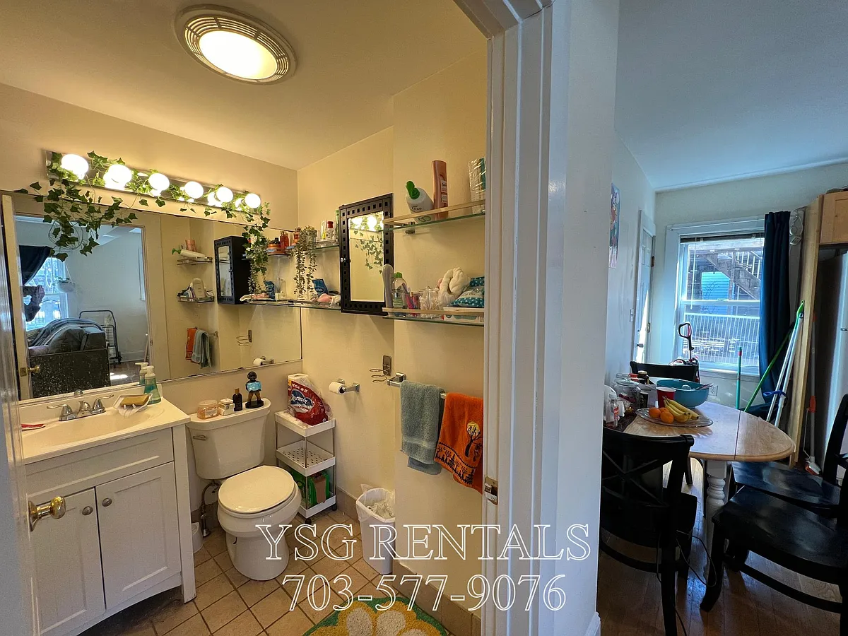 Building Photo - 231 Everett St #231
