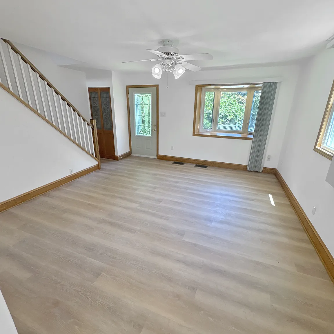 3 bed, 1125 sqft, $2,200 — Photo 3