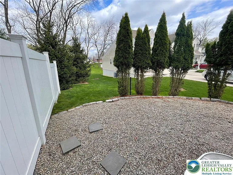 304 Central Park Ave — Photo 16