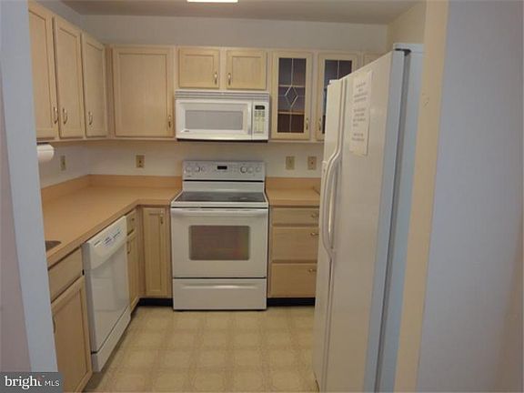 3rd image of 1007 Squirrel Rd