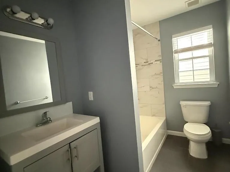 546 S Park St — Photo 10