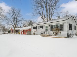 615 Ravinia Dr, South Haven, MI 49090