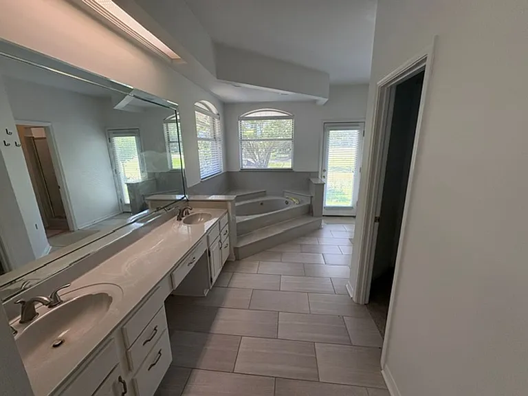 83 Lake Lorraine Cir — Photo 13