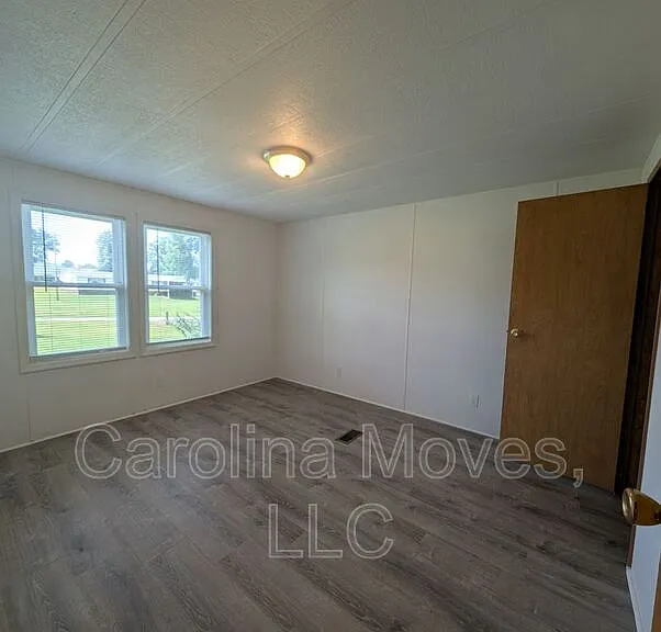 220 Farrs Rd — Photo 10