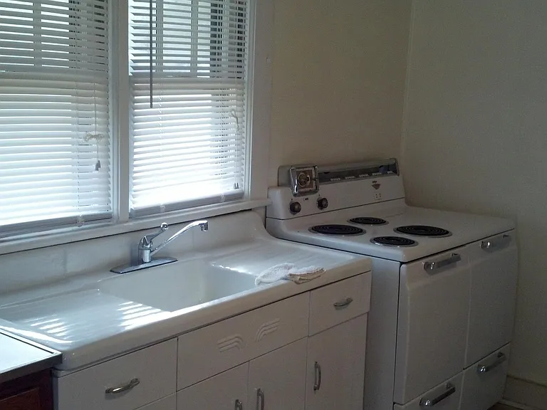 313 Noble Ave NE — Photo 2