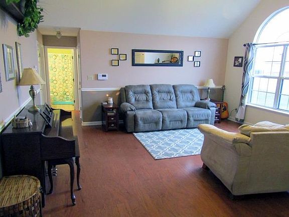5th image of 219 Brittany Cir