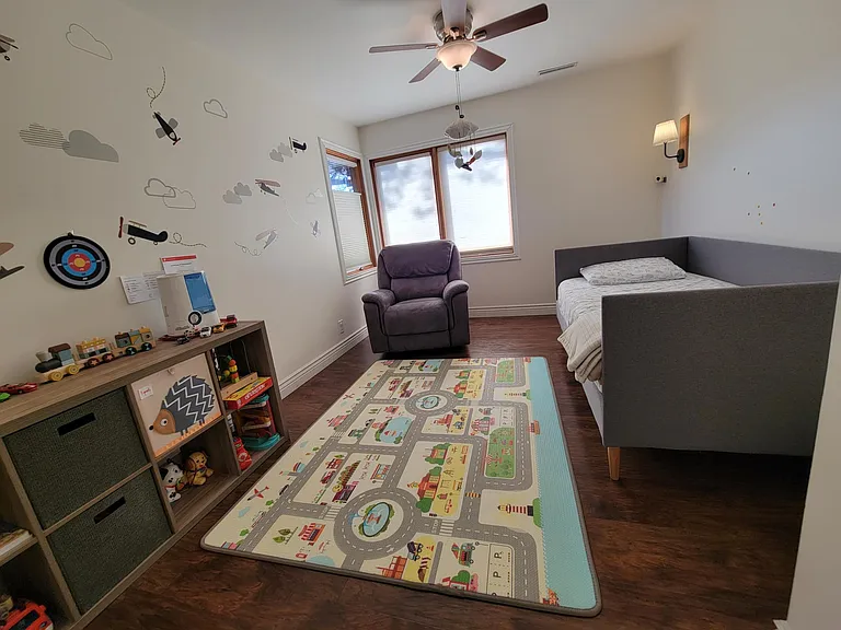 1042 Rockhurst Dr — Photo 13