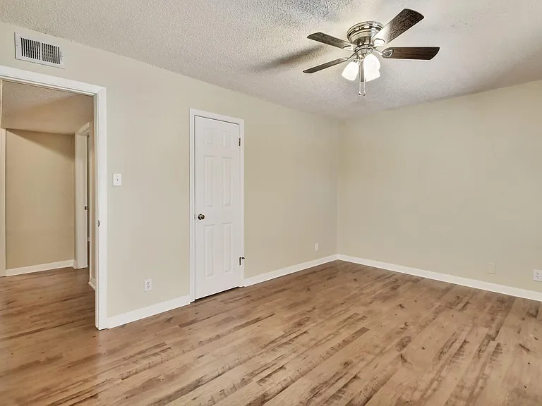 1704 E M Franklin Ave #B — Photo 14