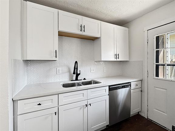 3rd image of 804 Cardinal Creek Blvd APT A