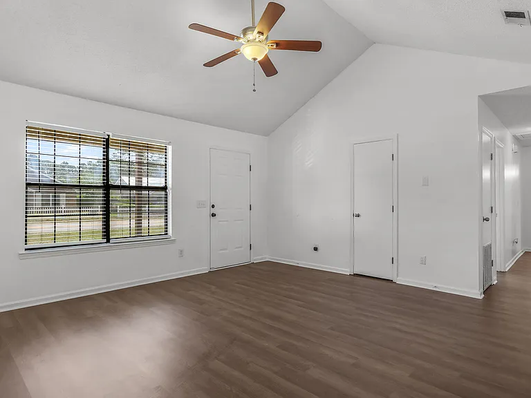 783 Inwood Dr — Photo 8