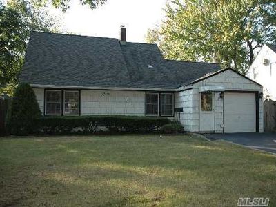 74 Periwinkle Rd, Levittown, NY, 11756