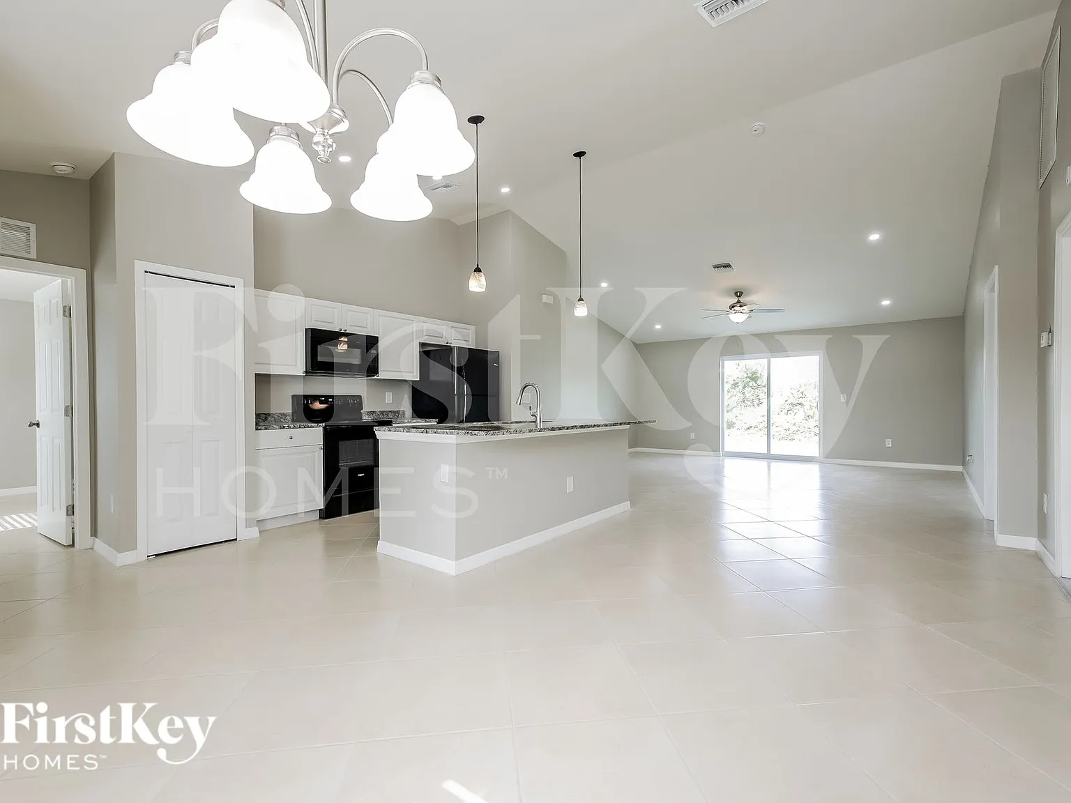 4 bed, 2.0 bath, 1559 sqft, $2,045 — Photo 4