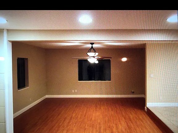 3rd image of 3117 Miramar Rd