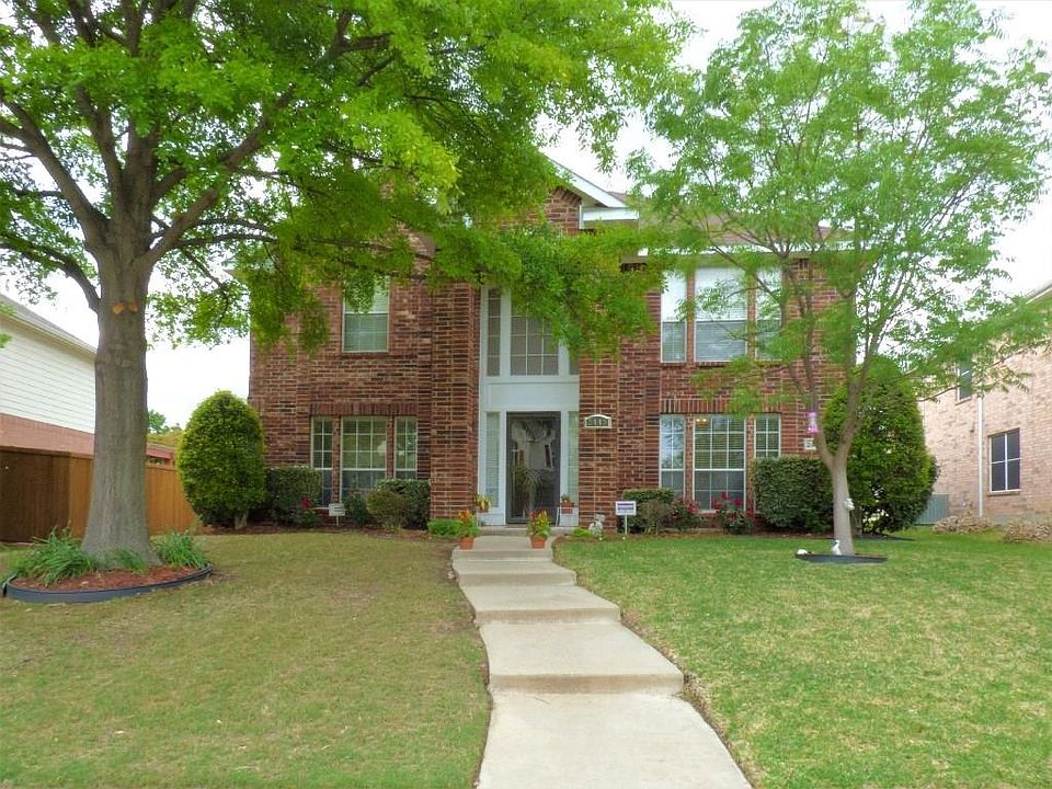 1st image of 2449 Ravenhurst Dr