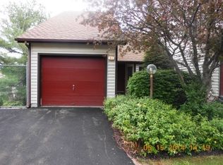 91 Surrey Hill Dr, Latham, NY 12110