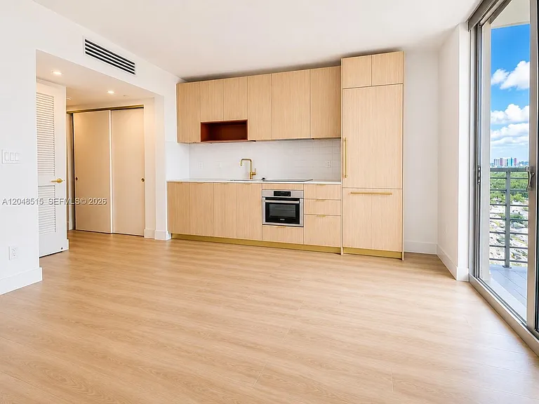 90 NE 32nd St #814 — Photo 9