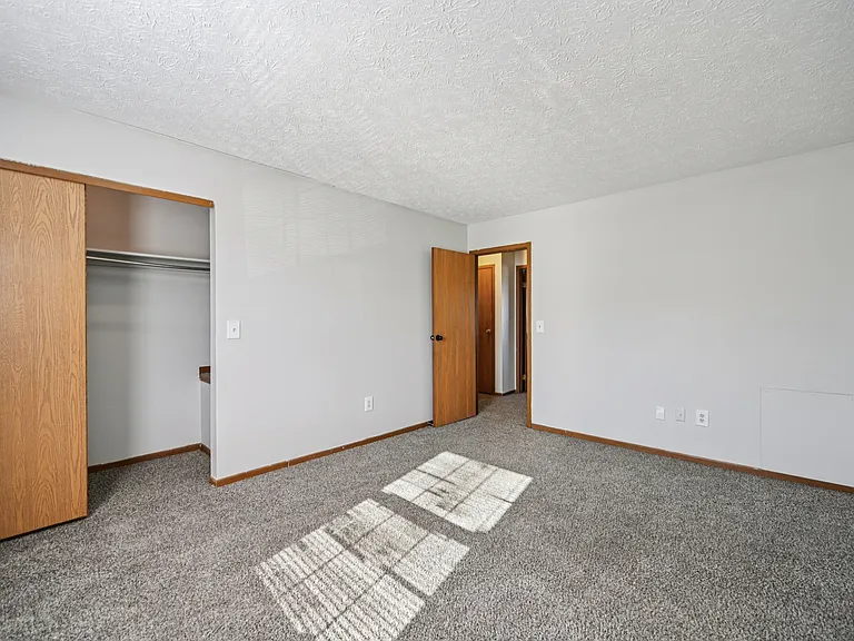 THE WILLOWS APARTMENT COMMUNITY — Photo 12