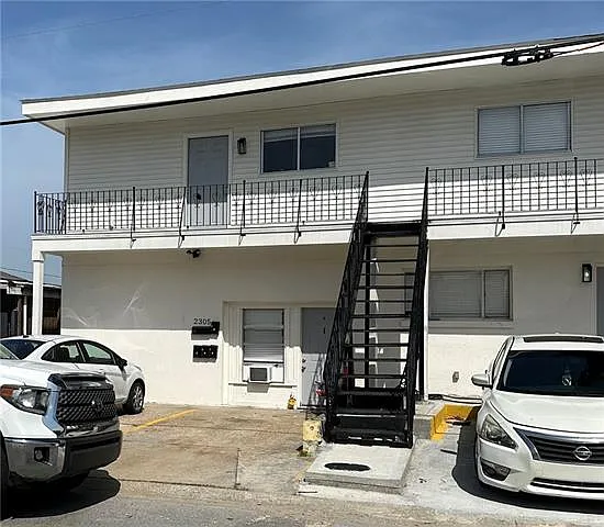 2 bed, 1.0 bath, 700 sqft, $1,200 — Photo 1