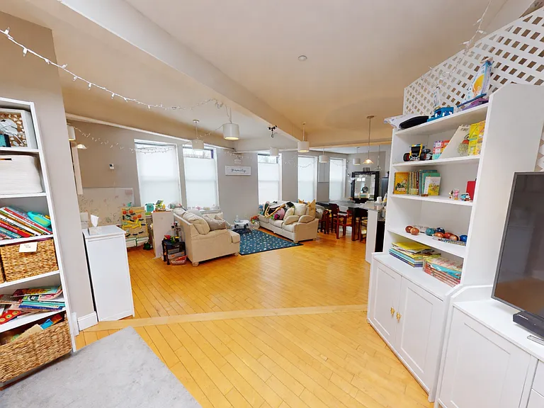 72 Kent St — Photo 1