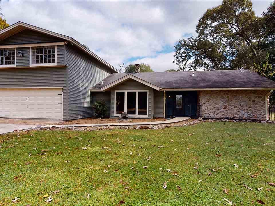 1st image of 406 Cypress Bend Dr